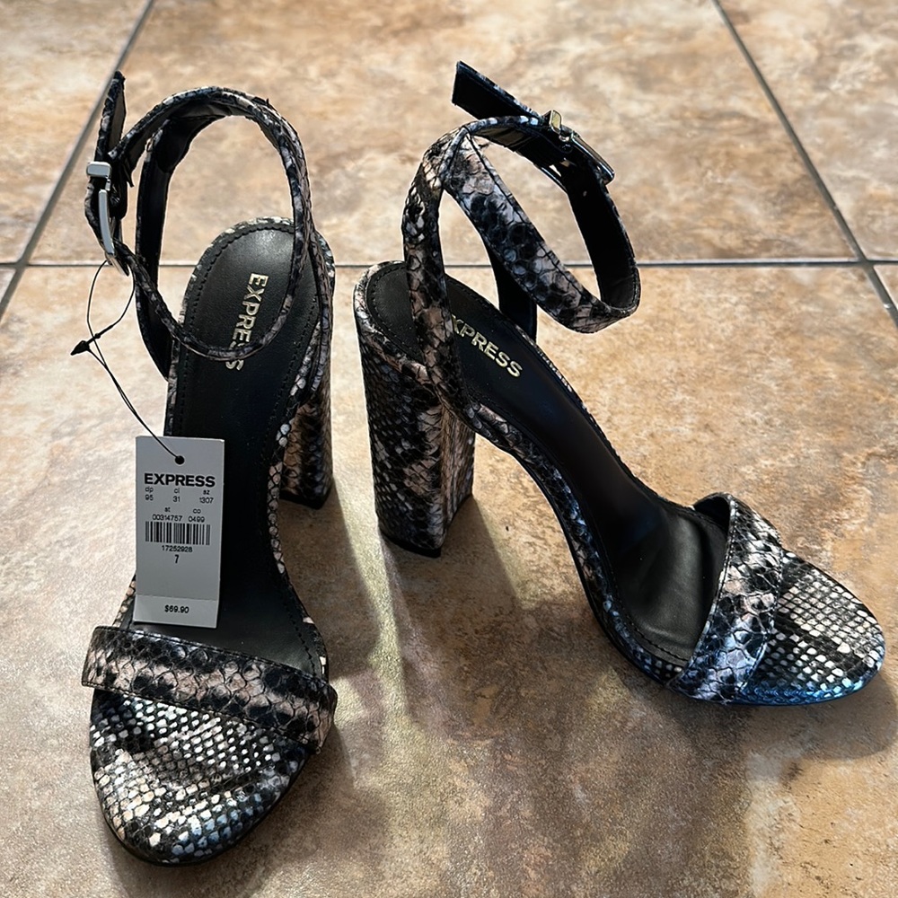 New express sandals